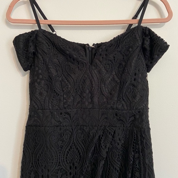 Le Chateau Dress - Picture 3 of 5